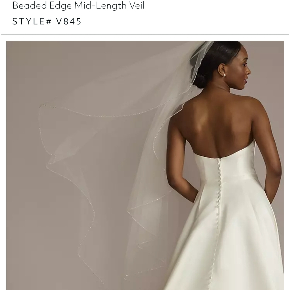 David's Bridal Ivory Beaded Edge Mid-Length Veil - Picture 2 of 7